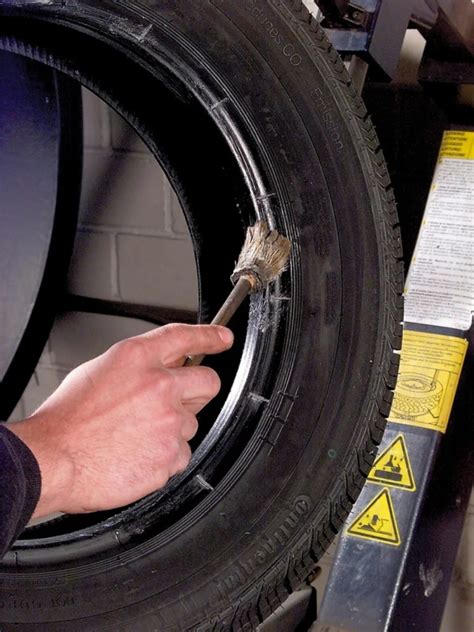 Asortimentas lengvųjų automobilių, sunkvežimių ir motociklų padangų