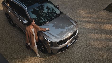 KIA Sorento automobilio salonas su veikiančia navigacijos sistema