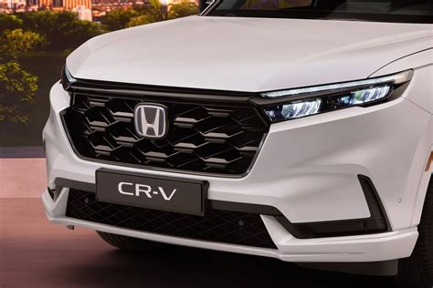 Honda CR-V penktos kartos priekinė ir galinė dalis