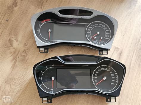 Ford S-Max vairuotojo vieta ir prietaisų skydelis