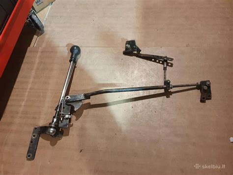 Rankinio valdymo įranga automobilio salone