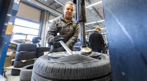 Istorinė Vredestein padangų reklama