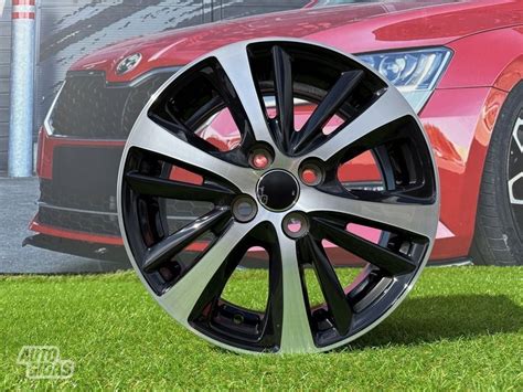 Įvairių dizainų Toyota Yaris R15 ratlankiai