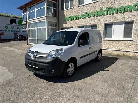 Mažas Renault furgonas mieste