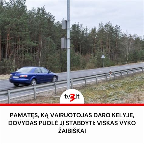 Vairuotojas daro mankštą šalia automobilio