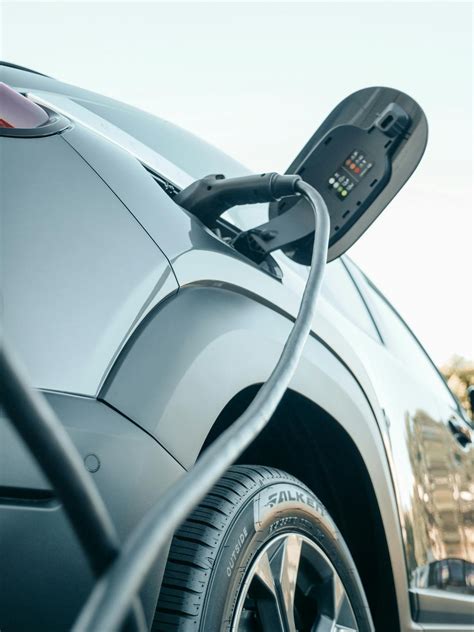 Elektromobilis ir PHEV automobilis