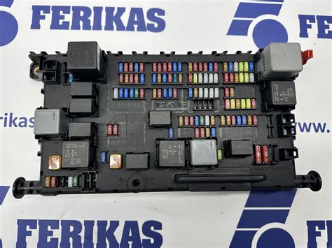 Renault Espace V saugiklių ir relių blokas variklio skyriuje