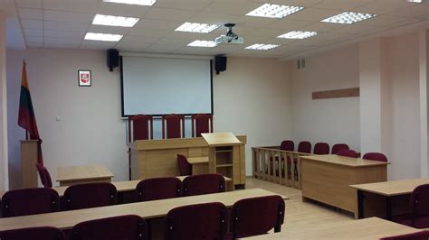 Teismo salė ir dokumentai