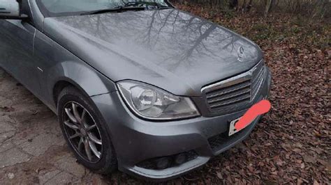 Rūdžių pažeistas Mercedes-Benz C klasės kėbulas