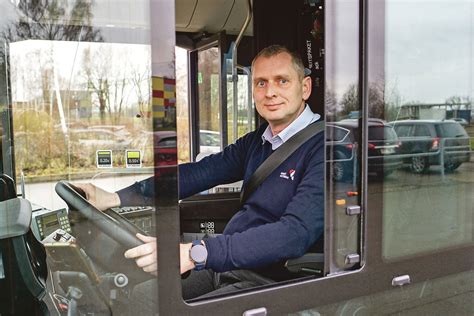 Profesionalūs vairuotojai vairuoja sunkvežimius ir autobusus
