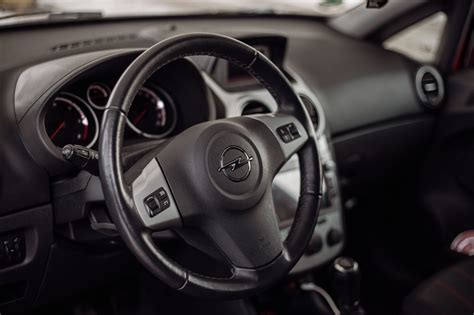 Lentelė su automobilių Opel tepalų ir skysčių specifikacijomis