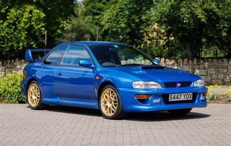 Subaru Impreza hečbeko interjeras