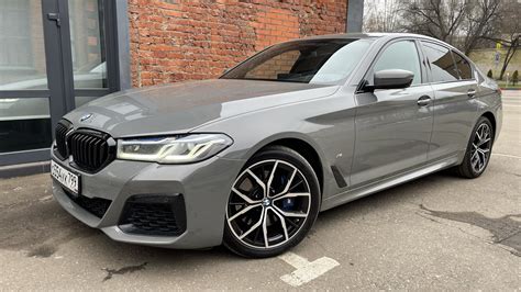 BMW 5 serijos G30 LCI interjeras