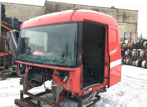 Moderni vilkiko kabina su ergonomiška vairuotojo vieta