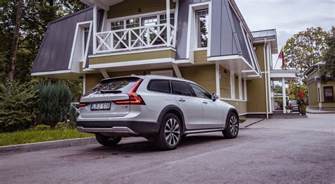 Volvo XC90 modelio palyginimas su kitais automobiliais