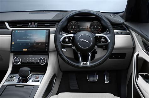 Jaguar F-Pace interjeras