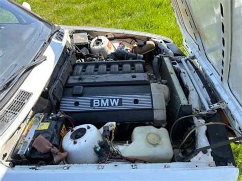 BMW E30 variklio skyrius su M50B25 motoru