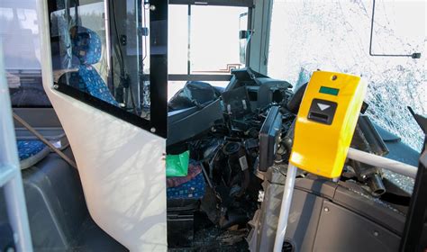 Autobusas su Ukrainos numeriais po avarijos