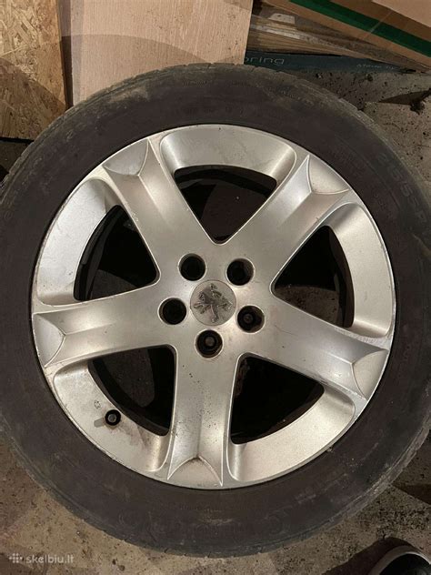 Peugeot 407 ratlankiai skirtingų dydžių