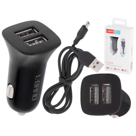 Nuotrauka su skirtingais USB kabeliais ir USB prievadais automobilyje