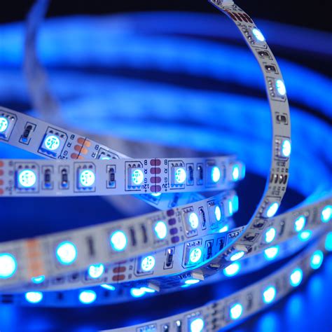 LED apšvietimo juostos automobilyje
