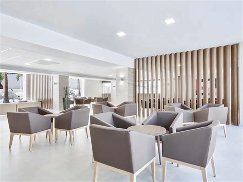 Nuotrauka su įvairiais klijų tipais