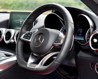 Profesionalus automobilio vairo apsiuvimas servise