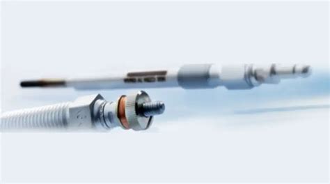 Nauja pakaitinimo žvakė šalia senosios