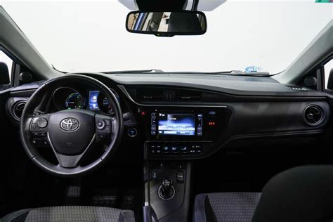 Toyota Auris Hibrido prietaisų skydelis su ekrano vaizdu