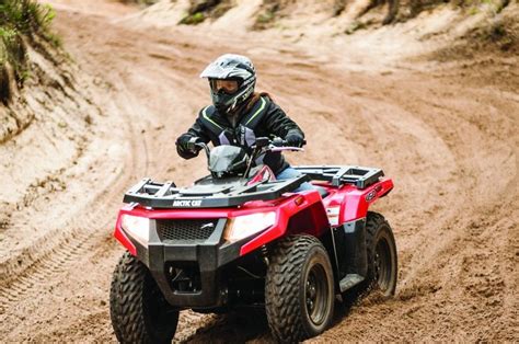 Schematinis vaizdas, kaip atrodo mopedas ir lengvasis keturratis