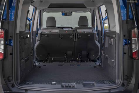 Ford Tourneo Connect interjeras su dėtuvėmis