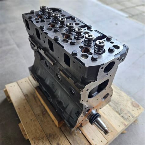 Schematinis variklio išdėstymas su alkūniniu velenu