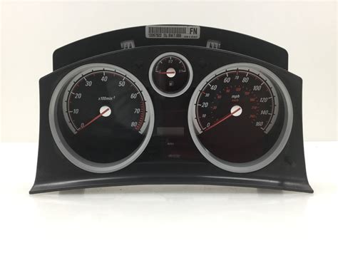 Opel Zafira prietaisų skydelio vaizdas su VIN numerio buvimo vieta