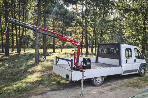 Vairuotojo automobilis su kroviniu