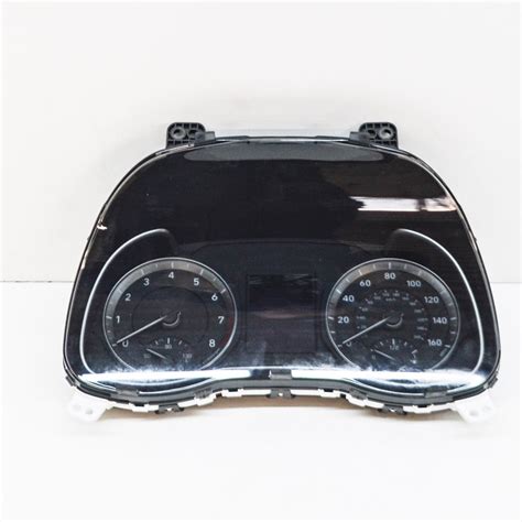 Automobilio prietaisų skydelis su kuro sąnaudų indikatoriumi