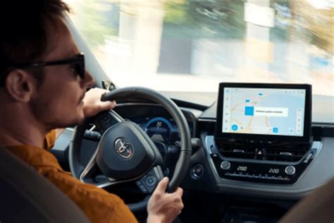 Toyota Auris interjeras su navigacijos sistema