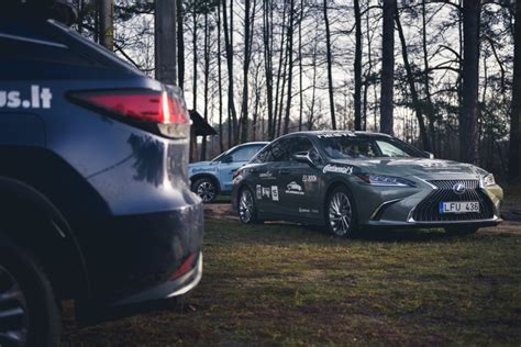 Lietuvos metų automobilio komisijos nariai aptaria naujausius modelius