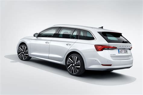 Škoda Octavia IV Combi automobilio profilis