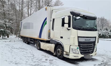 Vilkikas su puspriekabe ant kelio Europoje