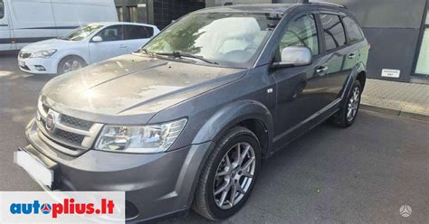 Dodge Journey automobilis su naujais ratlankiais