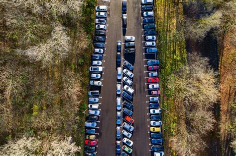 automobilių stovėjimo aikštelės juostos iš įvairių medžiagų