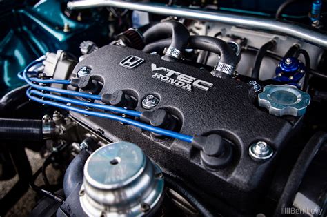 Honda Civic su VTEC varikliu