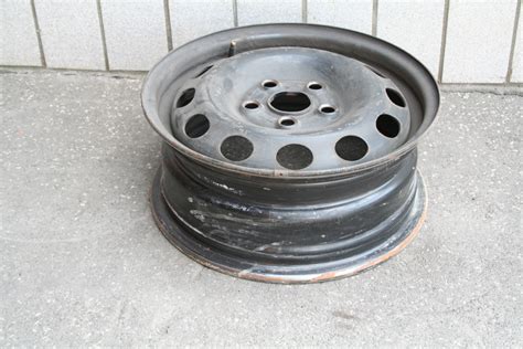 Sutvarkytas automobilio ratlankis