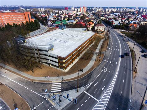 Nuotrauka: moderni automobilių stovėjimo aikštelė Santaros klinikose