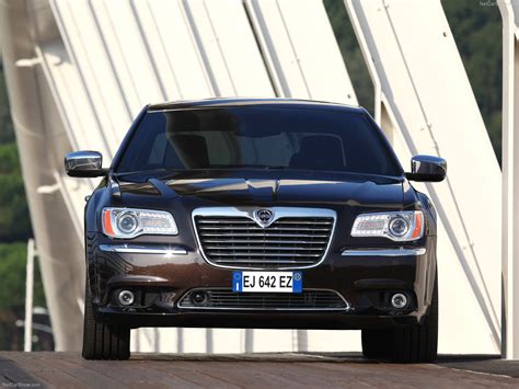 Lancia Thema automobilis
