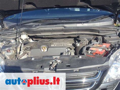 automobilio su vairu desineje puseje nuotrauka