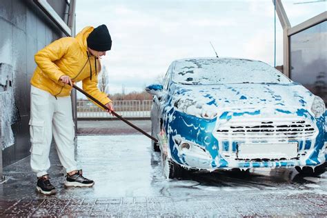 Automobilio plovimas šaltuoju metų laiku