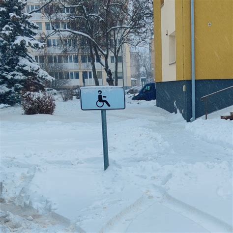 Ženklinimas neįgaliųjų parkavimo vietoms