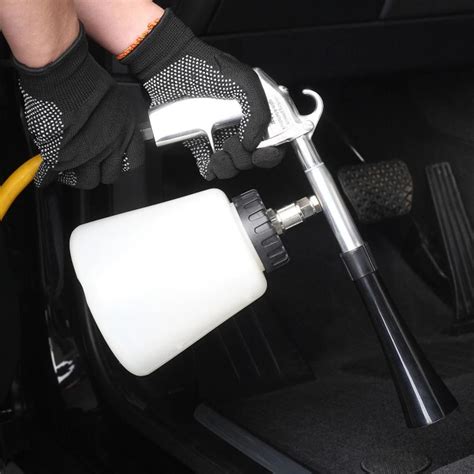 Automobilio interjero valymo etapas