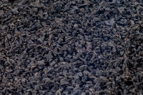 Naudoti guminiai milteliai ir gumos granulės